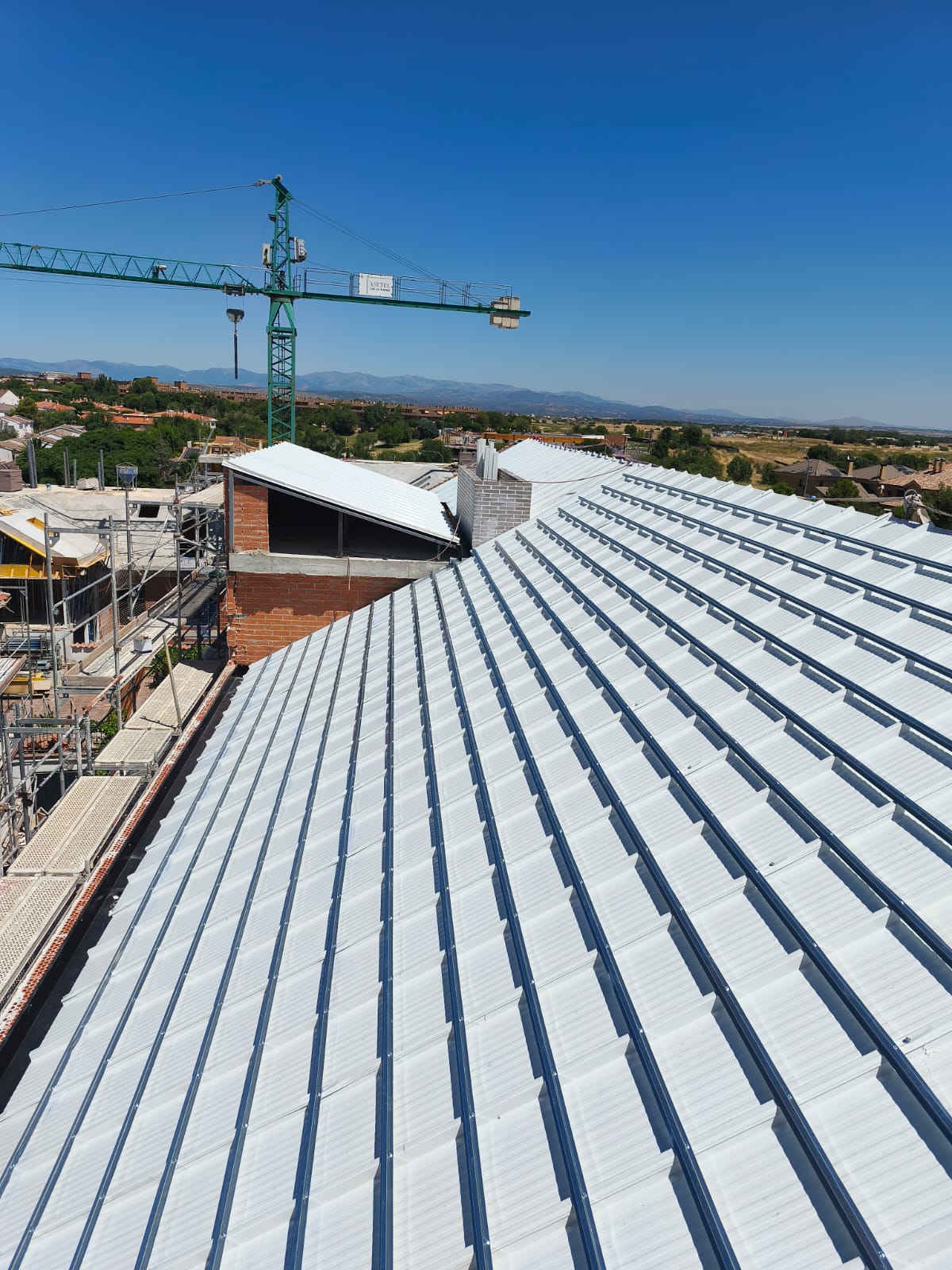 Aislamiento de tejado con panel sandwich