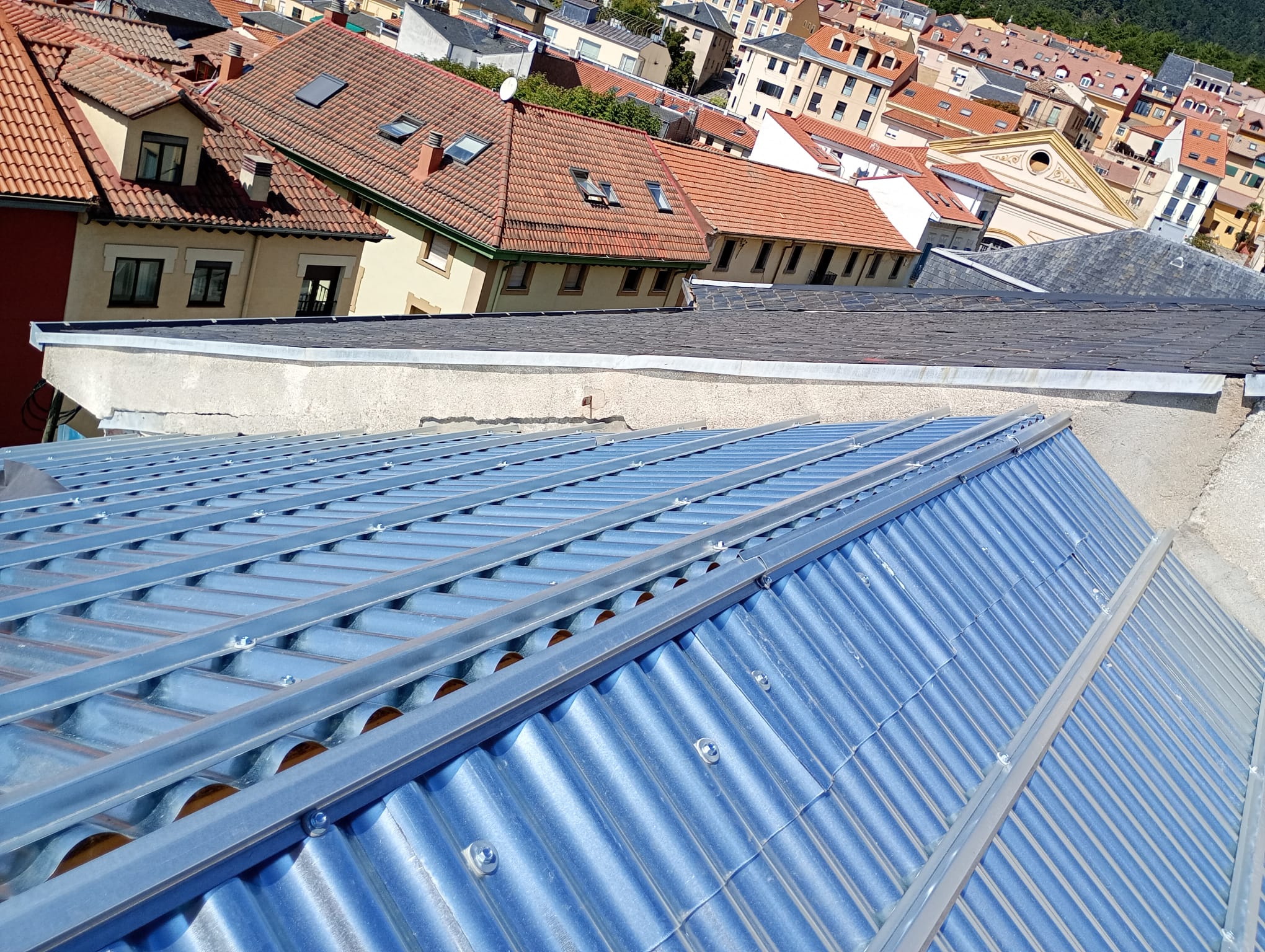 Impermeabilización de tejado con chapa minionda